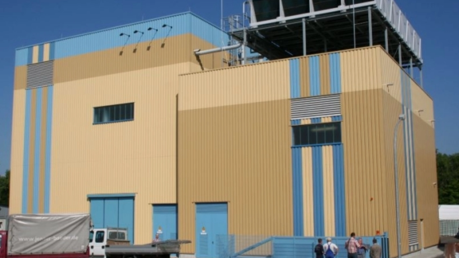 2008: Eröffnung des Biomasseheizkraftwerkes in Hermsdorf. Inzwischen entsteht dort eine innovative KWK-Anlage.