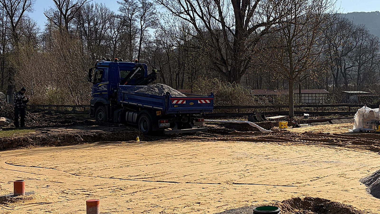 Nach dem Spatenstich im März nimmt die Anlage jetzt sichtbar Form an. 