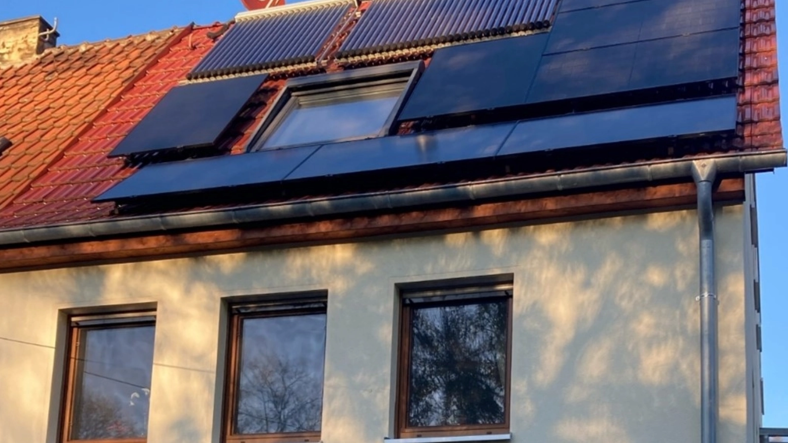 Blick auf die PV-Anlage von Elisabeth und Adrian. 