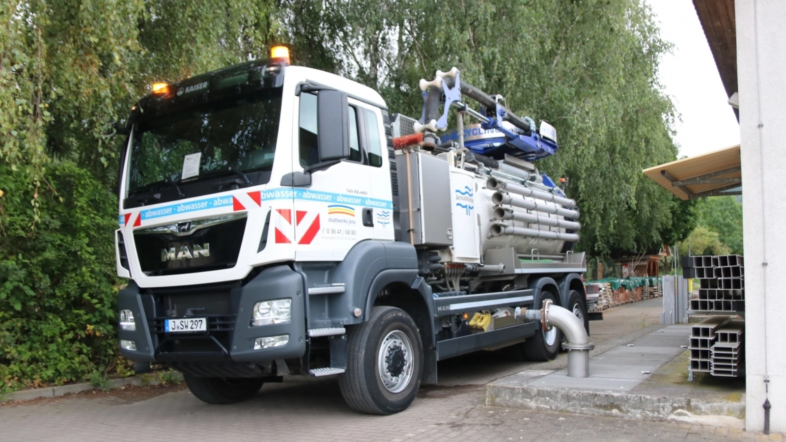 Ein Blick auf das Spül- und Saugfahrzeug