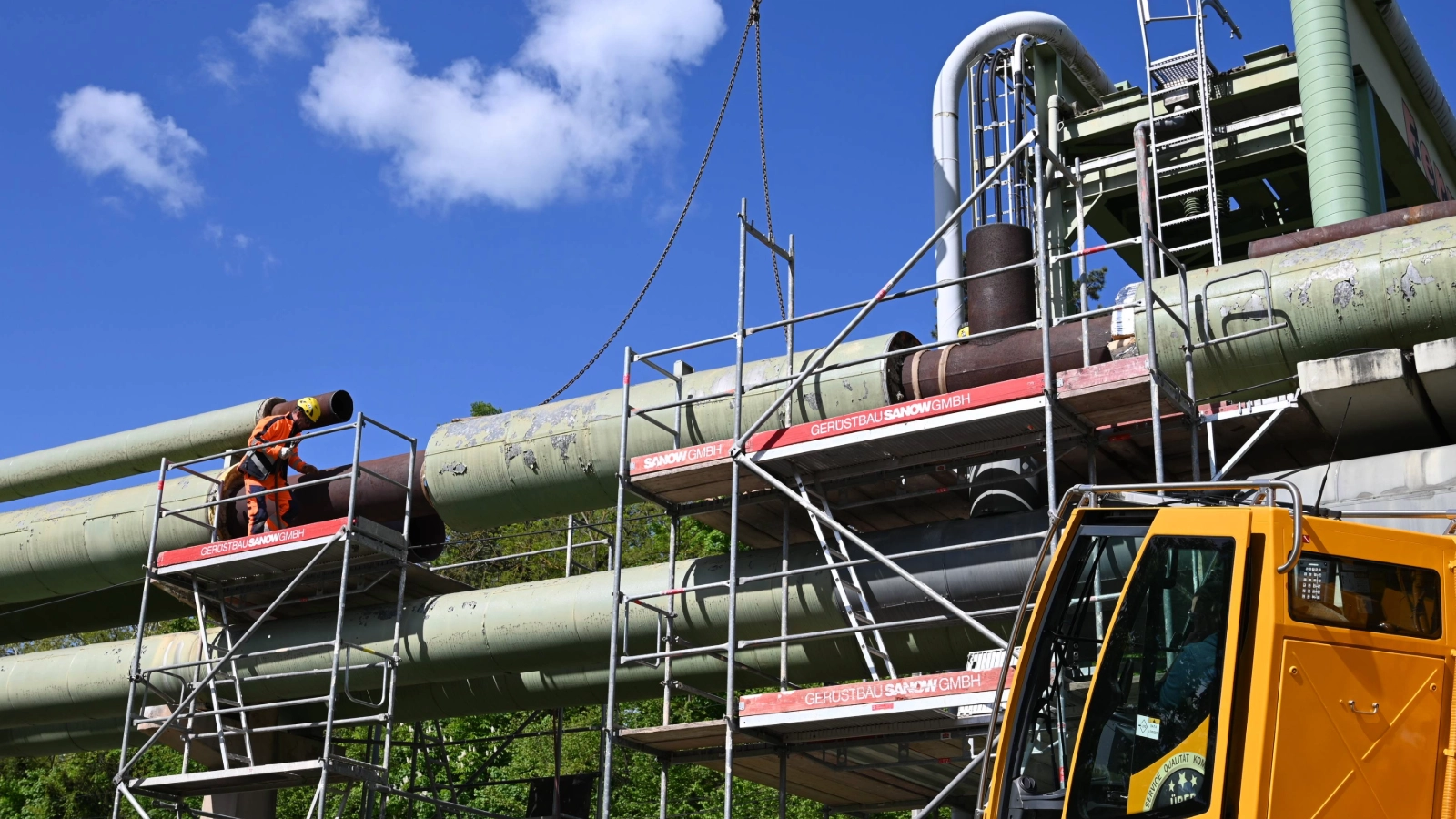 Mai 2025: Abklemmung eines Fernwärmerohrs am Burgauer Weg