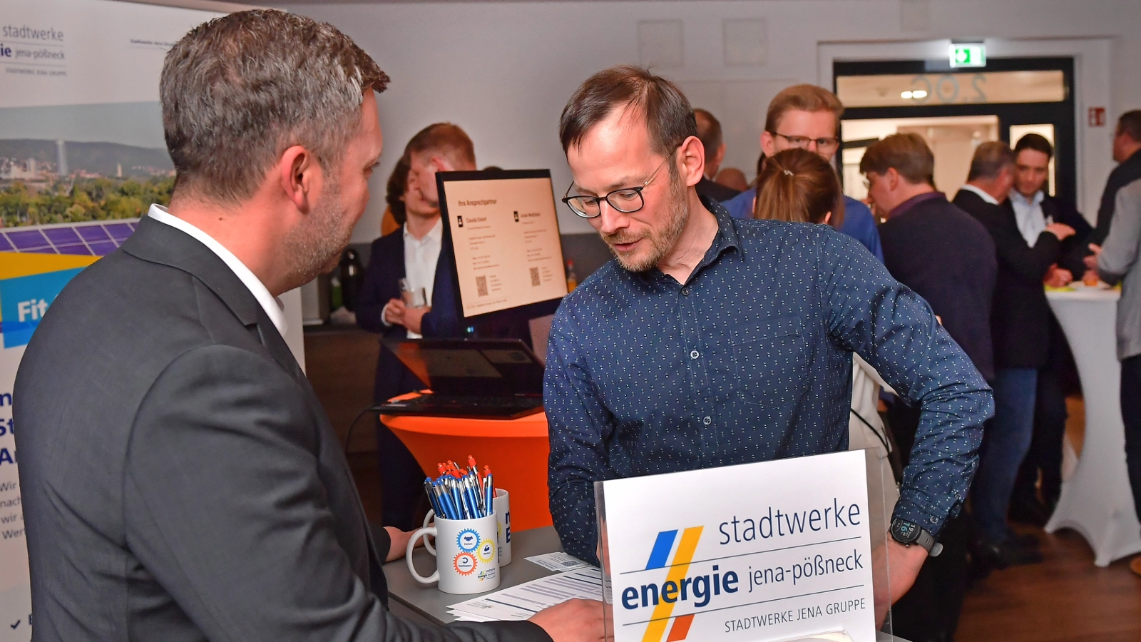 Neben den strategischen Perspektiven ging es auch um ganz konkrete Fragen aus dem Unternehmensalltag. Viele Betriebe suchen nach passgenauen Wegen, um Kosten zu senken, unabhängiger zu werden und gleichzeitig nachhaltig zu wirtschaften. 