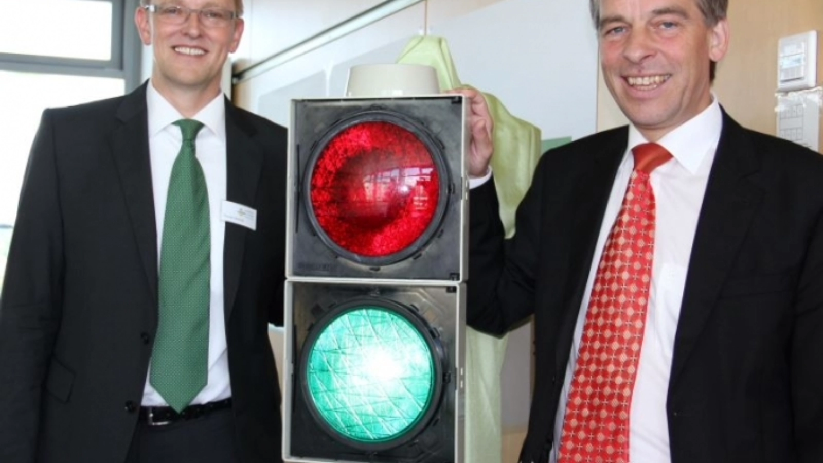 2013: Ab sofort beliefern die Stadtwerke alle ihre Kunden mit 100% Ökostrom.