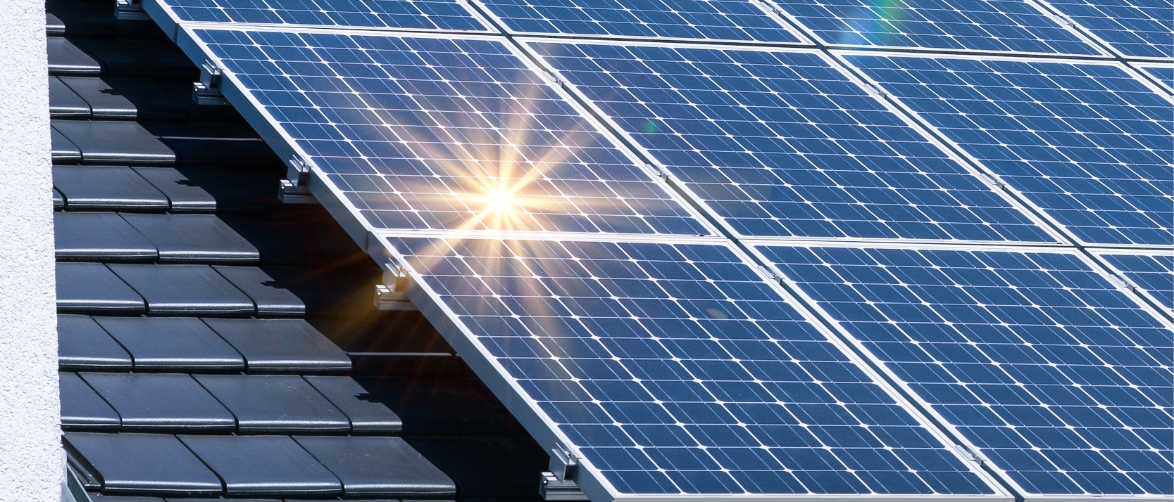 Solardach mit Sonnenreflexion