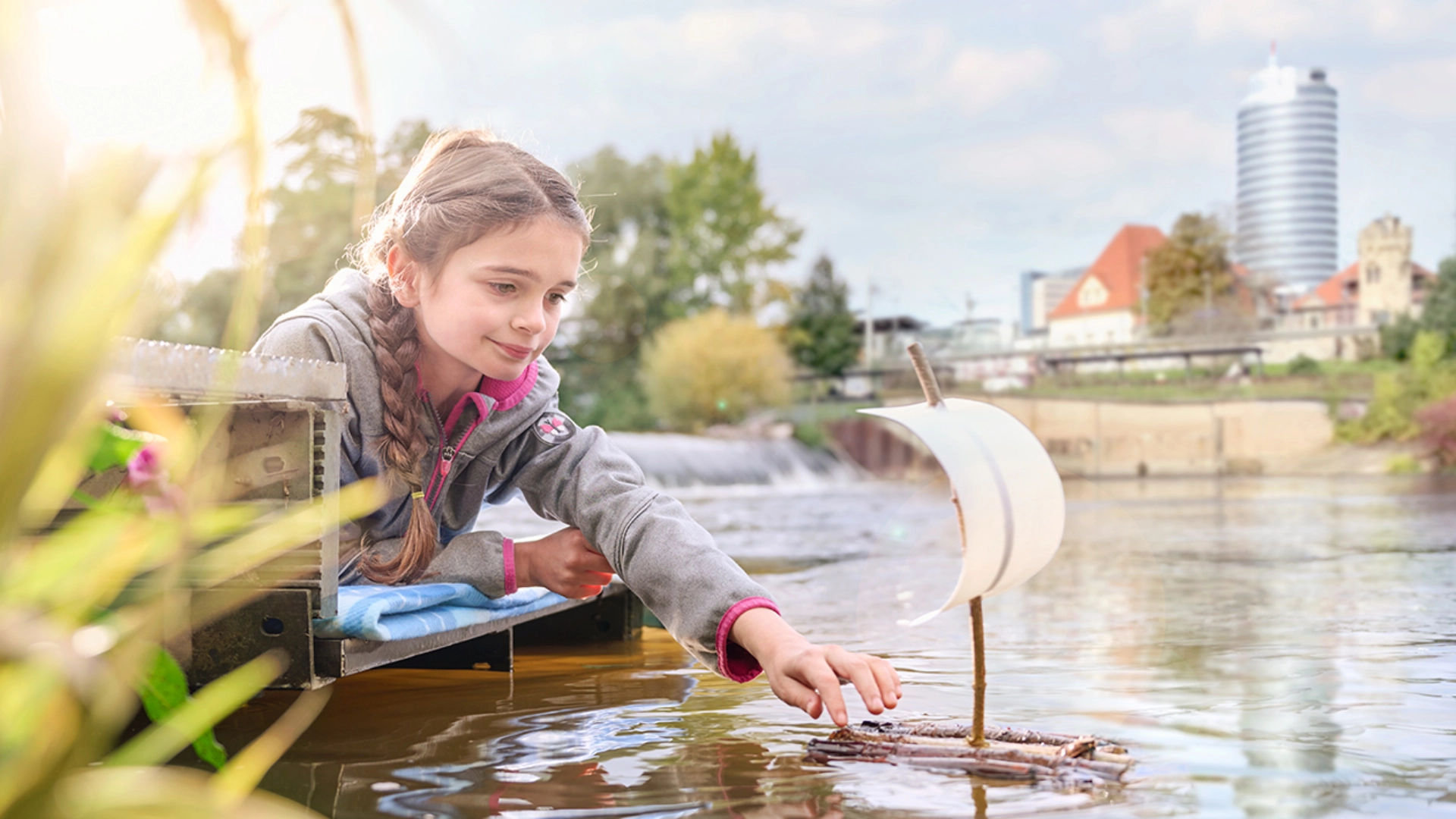 Symbolbild jenaturStrom aus Wasserkraft