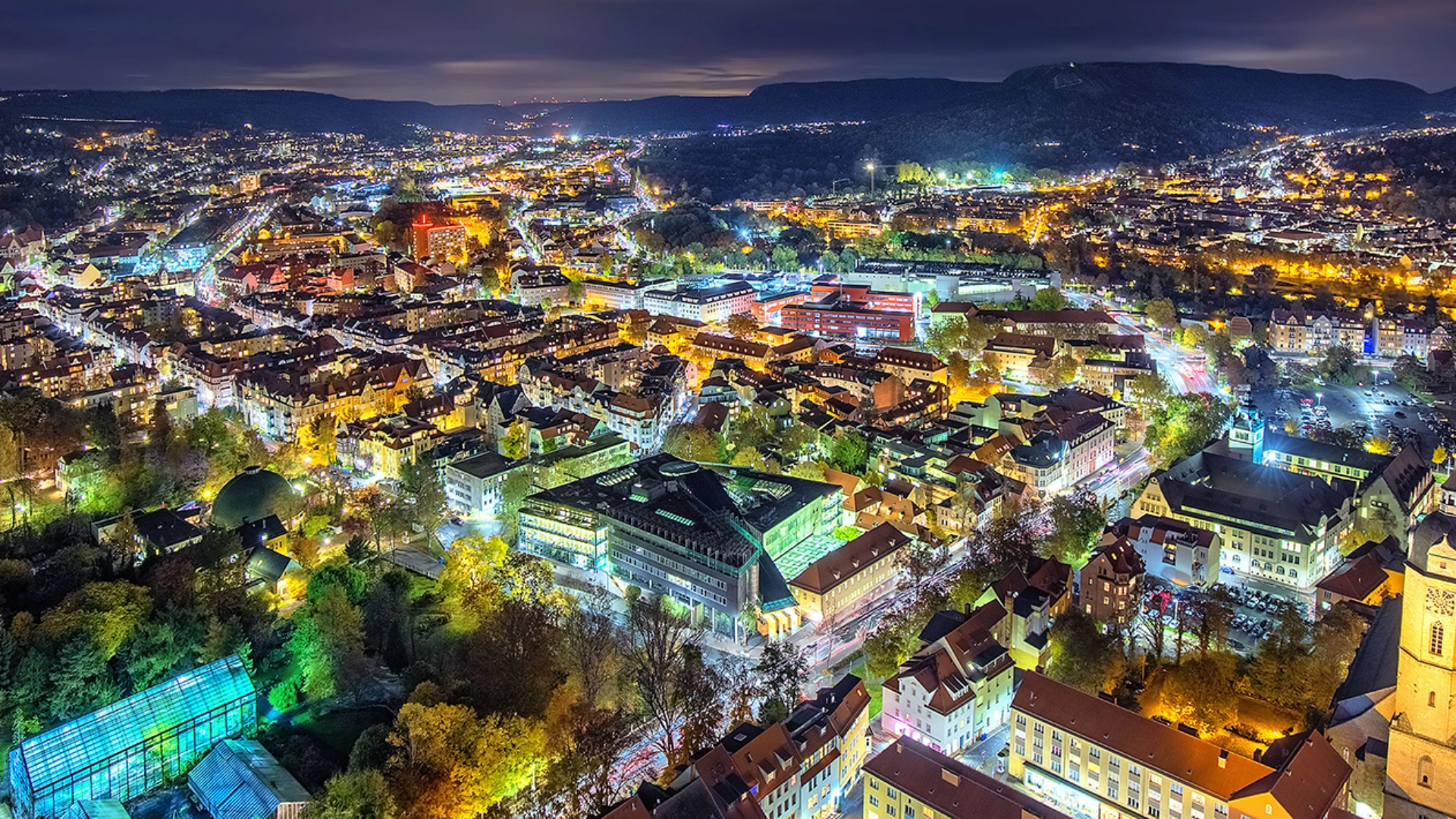 Jenas Innenstadt bei Nacht - Blick vom Jentower