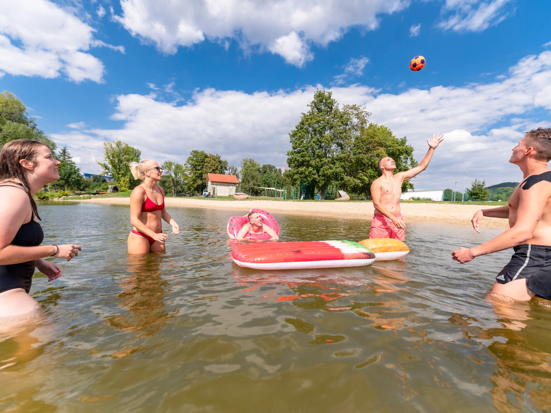 Südbad Spiel im Wasser