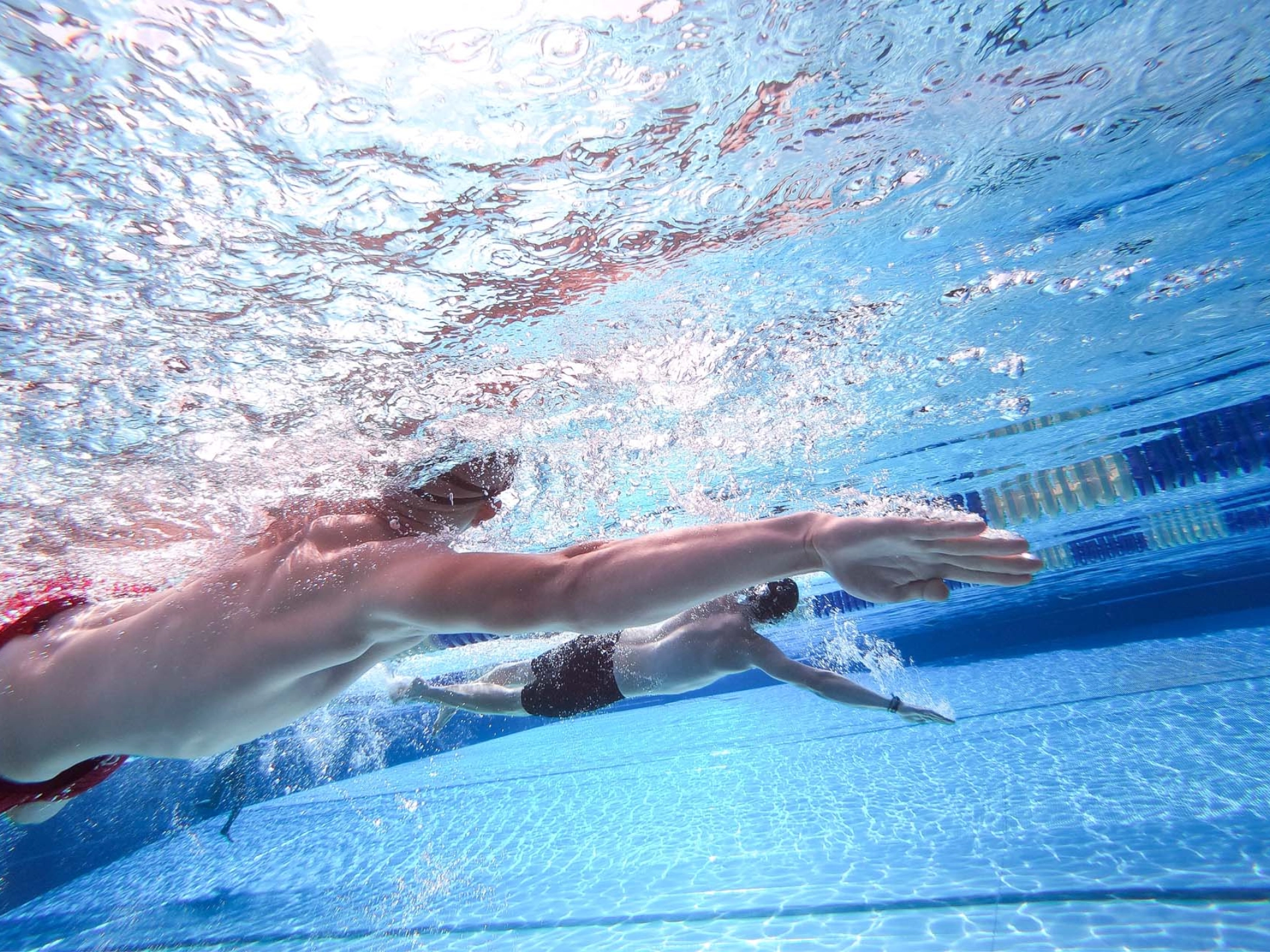 Ostbad Schwimmer unter Wasser