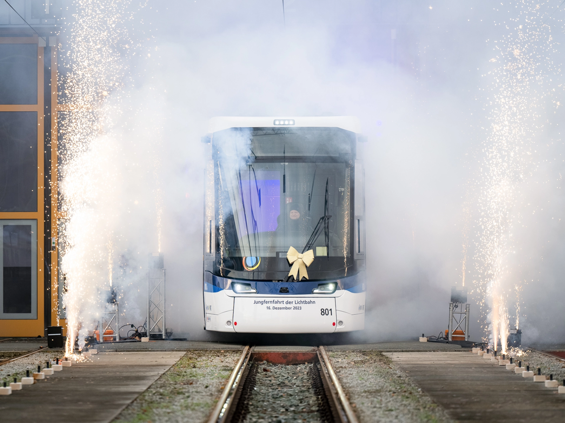 Jungfernfahrt der Lichtbahn Jena 