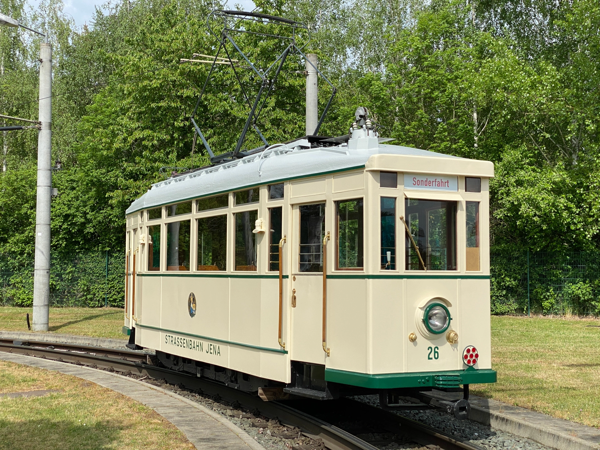 Der historische Triebwagen 26 kann gemietet werden.