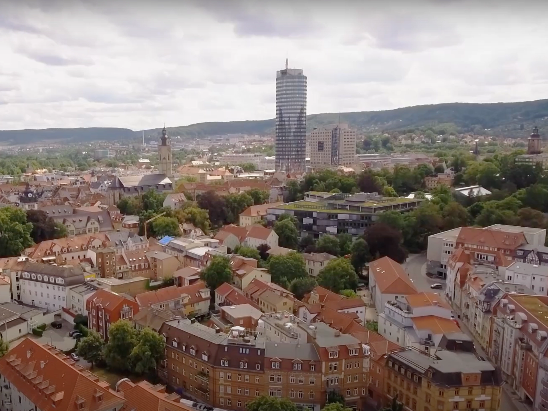 Panoramablick auf die Stadt Jena.
