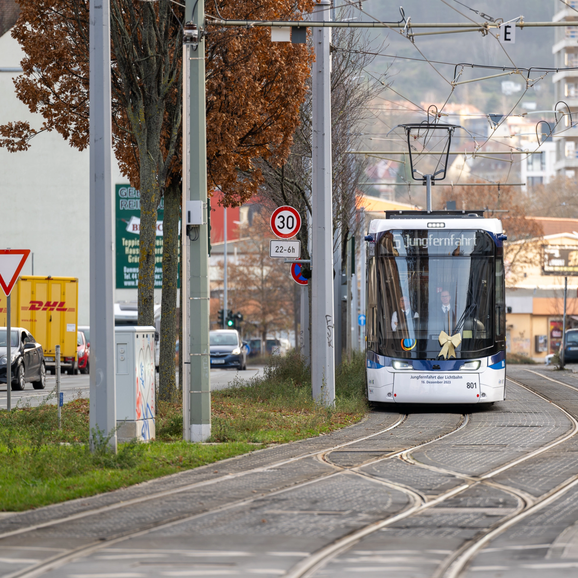 Jungfernfahrt der Lichtbahn durch Jena 