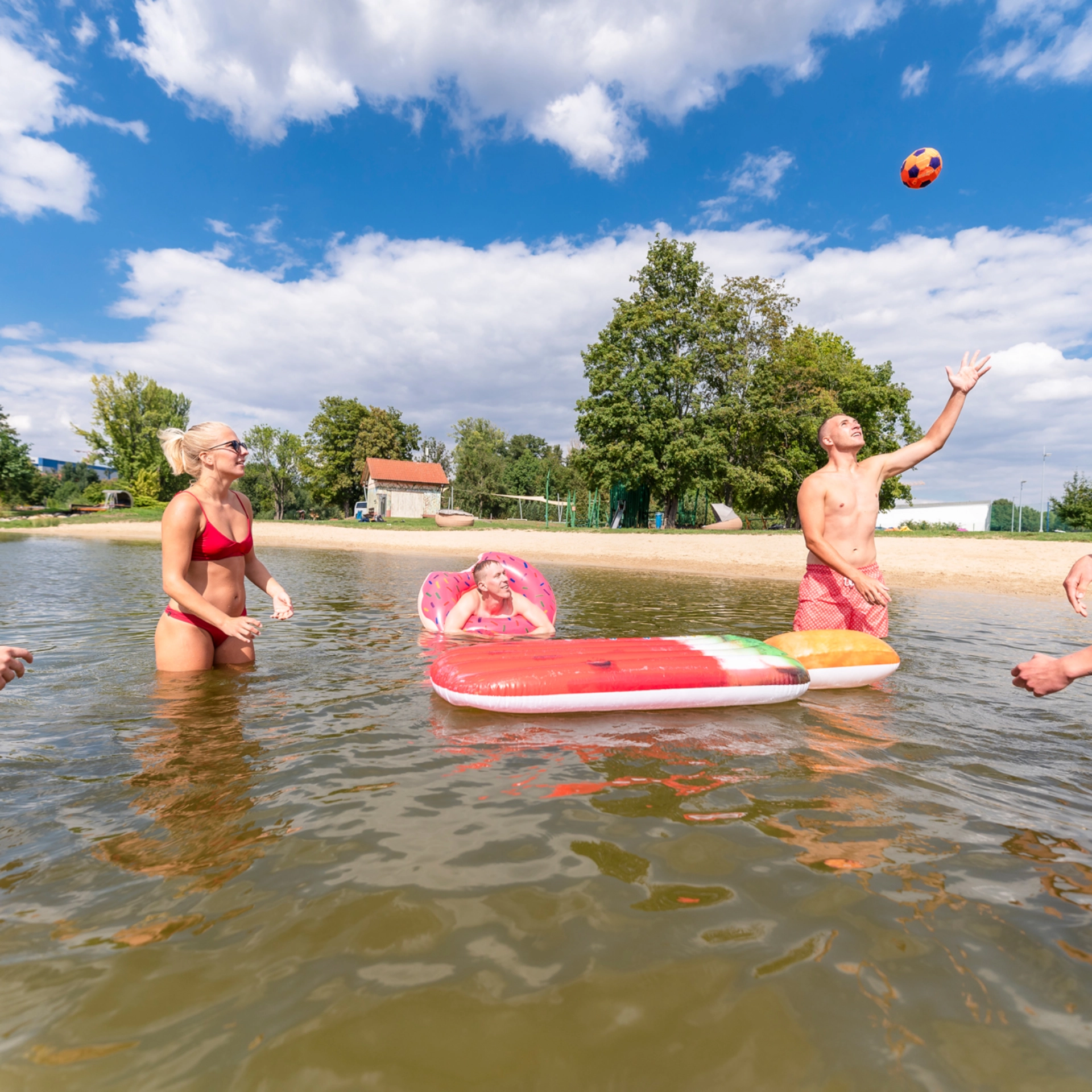 Südbad Spiel im Wasser