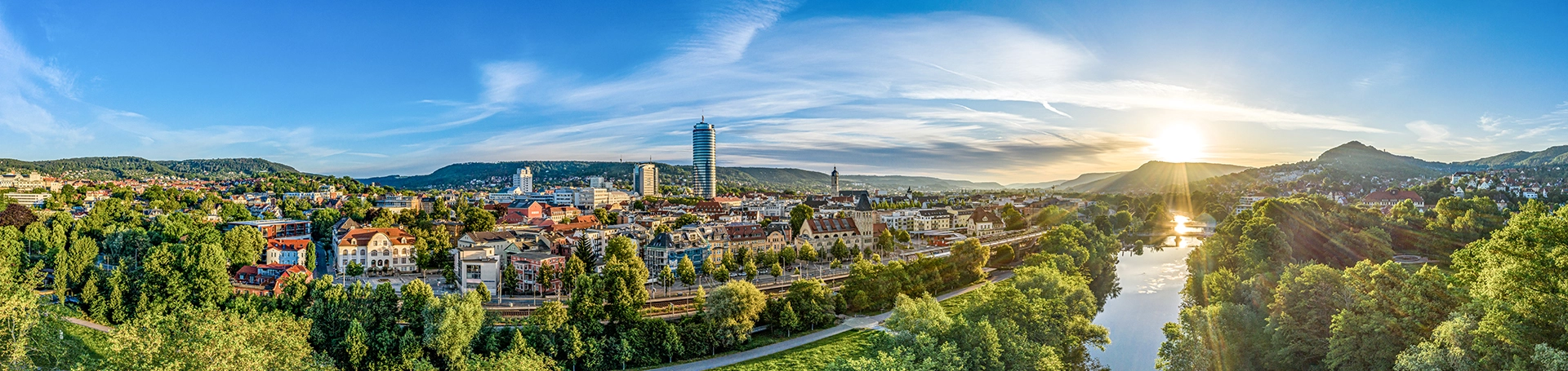 Panoramblick über Jena im Sonnenuntergang