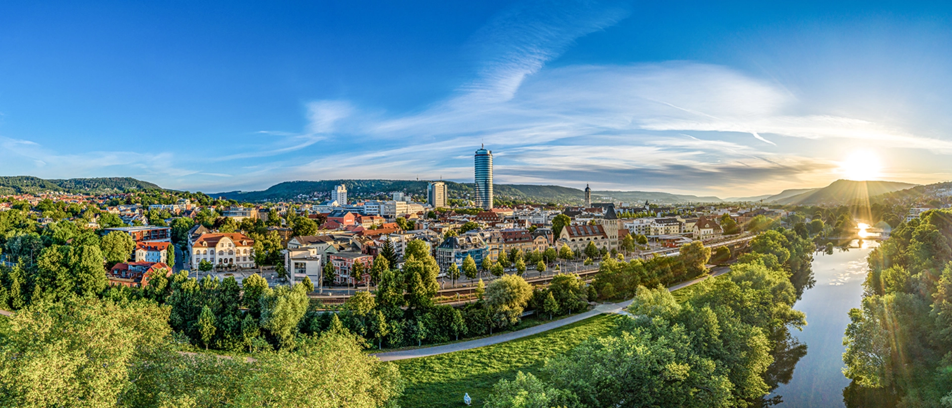 Panoramblick über Jena im Sonnenuntergang