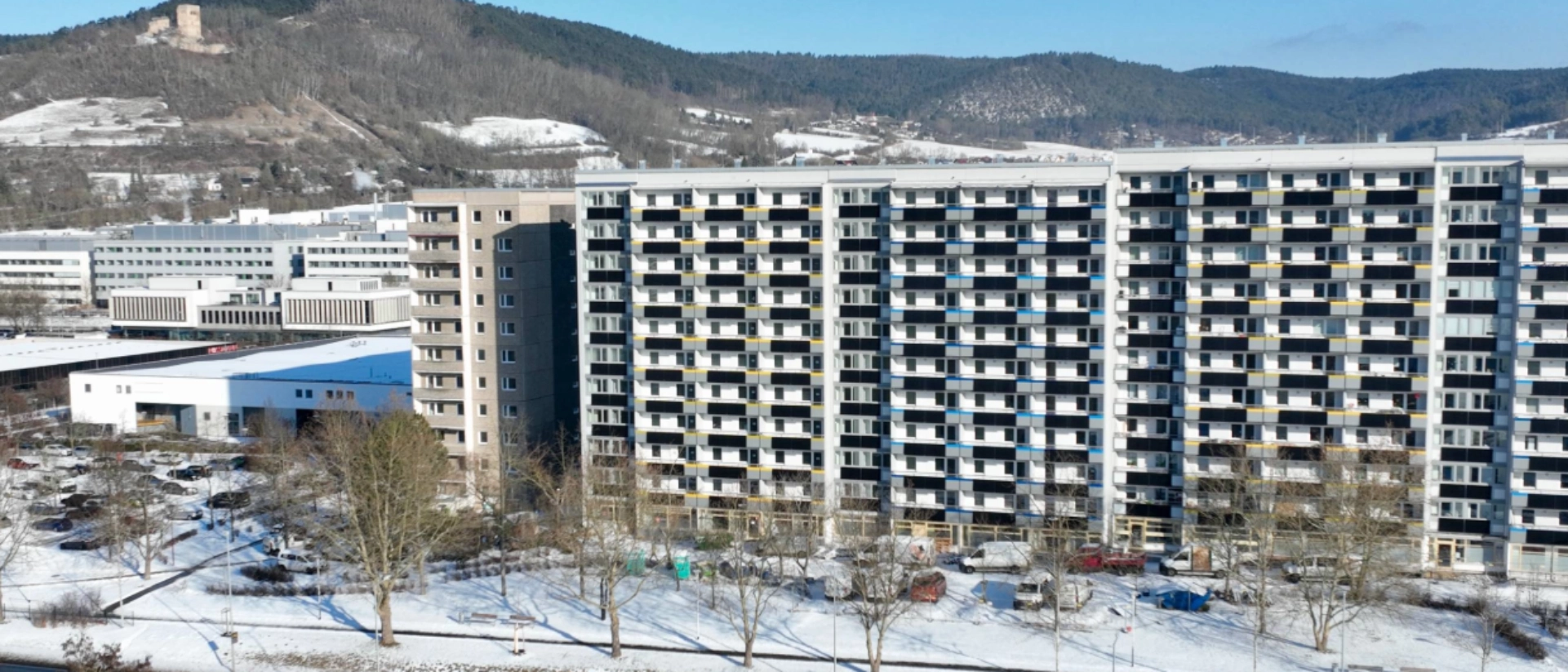 Solarstrom vom Balkon: Großes Photovoltaik-Projekt bei jenawohnen am Salvador-Allende-Platz