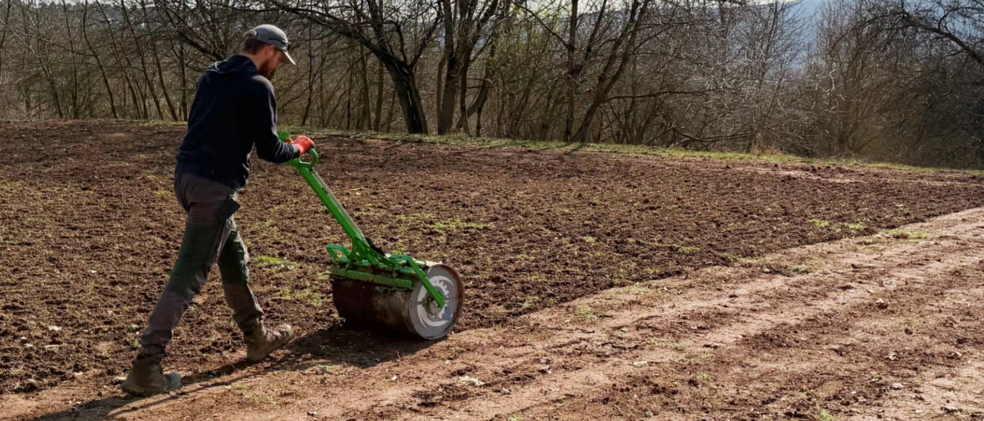 jenawohnen und InsektA bereiten die neuen Insektenwiesen auf