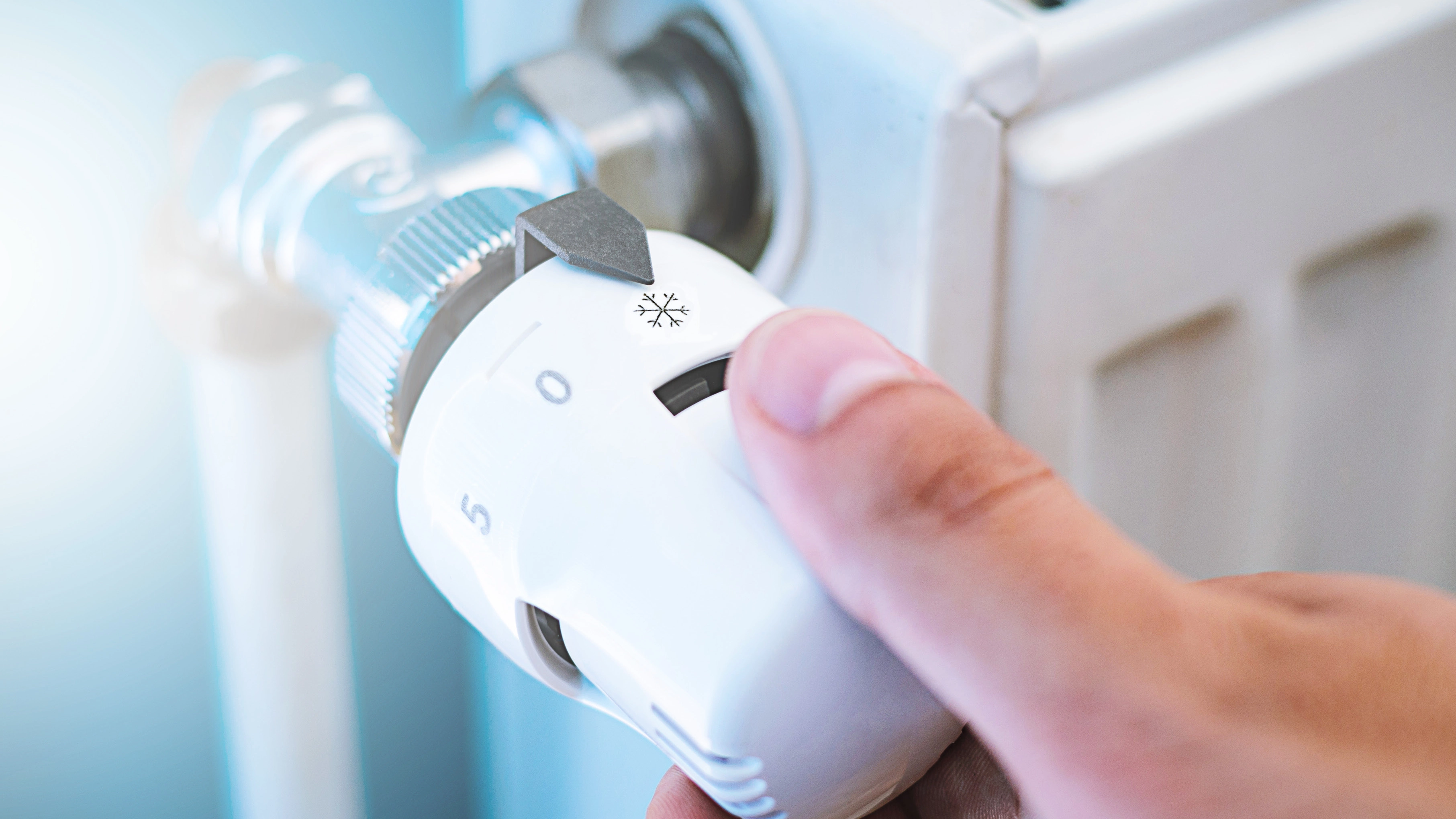 Heizungsregler mit Daumen