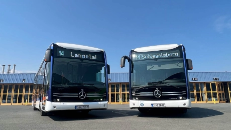  Zwei neue E-Busse starten in den Linienbetrieb