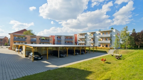 Moderne, barrierearme 2-Raum-Wohnung in Hermsdorf - Eingang mit Fahrstuhl