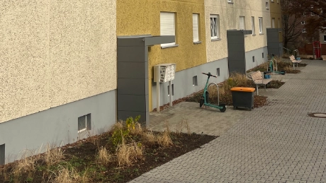 Neugestaltung der Außenanlage in der Anna-Siemsen-Straße 