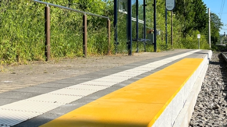 Jenas Straßenbahnhaltestellen werden barrierefrei