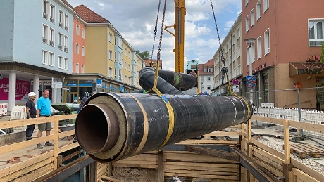 Weigelstraße: Tonnenschwere Millimeterarbeit geglückt