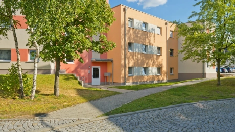 Moderne, barrierearme 2-Raum-Wohnung in Hermsdorf - Eingang mit Fahrstuhl