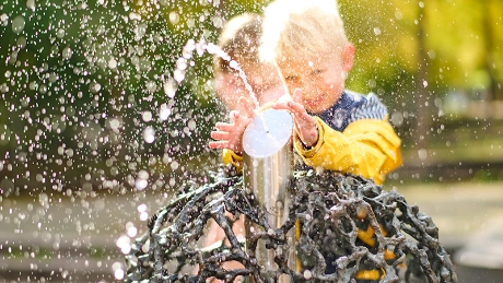 Wasser ist wertvoll: Kinder- & Jugend-Umweltpreis widmet sich Lebensmittel Nummer 1