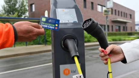 Jena pilot project tests e-charging at street lamps
