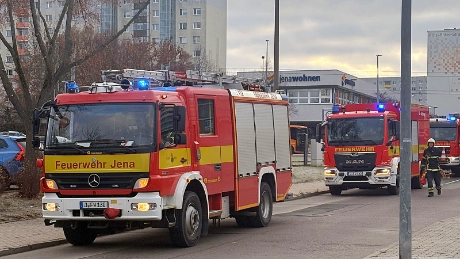 Gefahrgut-Übung im Schwimmparadies Jena: Feuerwehr trainiert Ernstfall