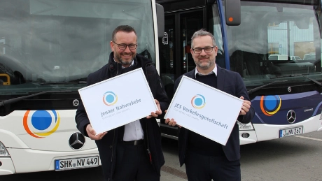 Neue Firmenlogos für zwei Verkehrsunternehmen mit einem großen Identifikationspunkt