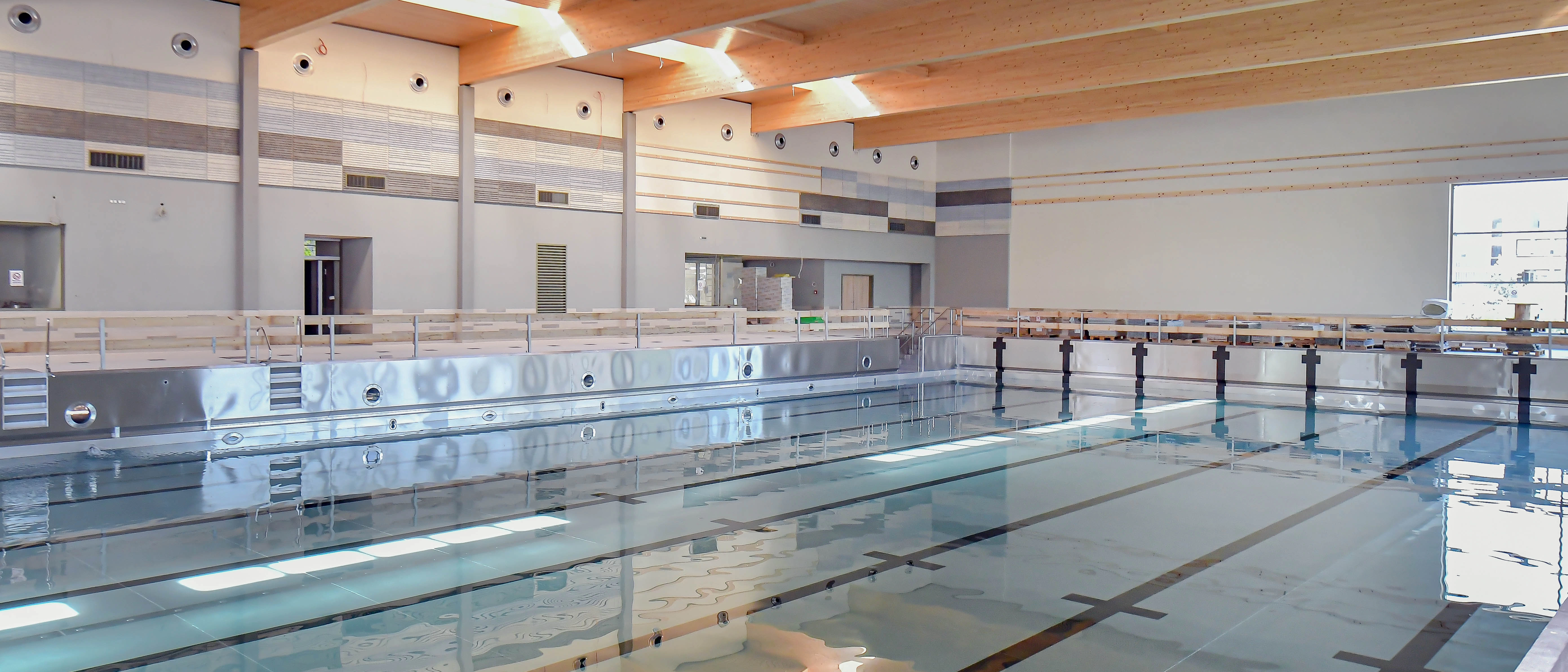 Becken Sportschwimmhalle