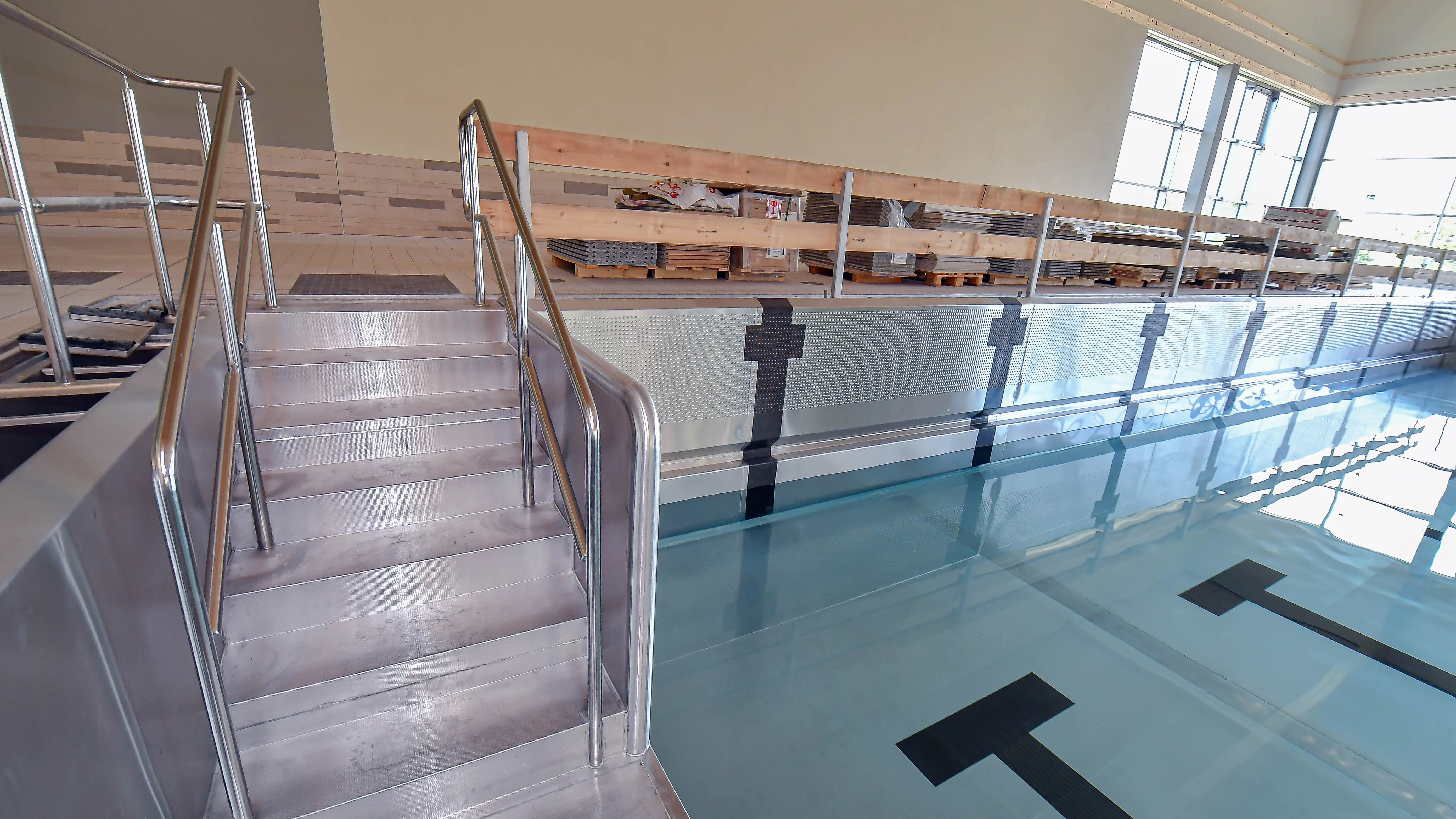 Becken Sportschwimmhalle