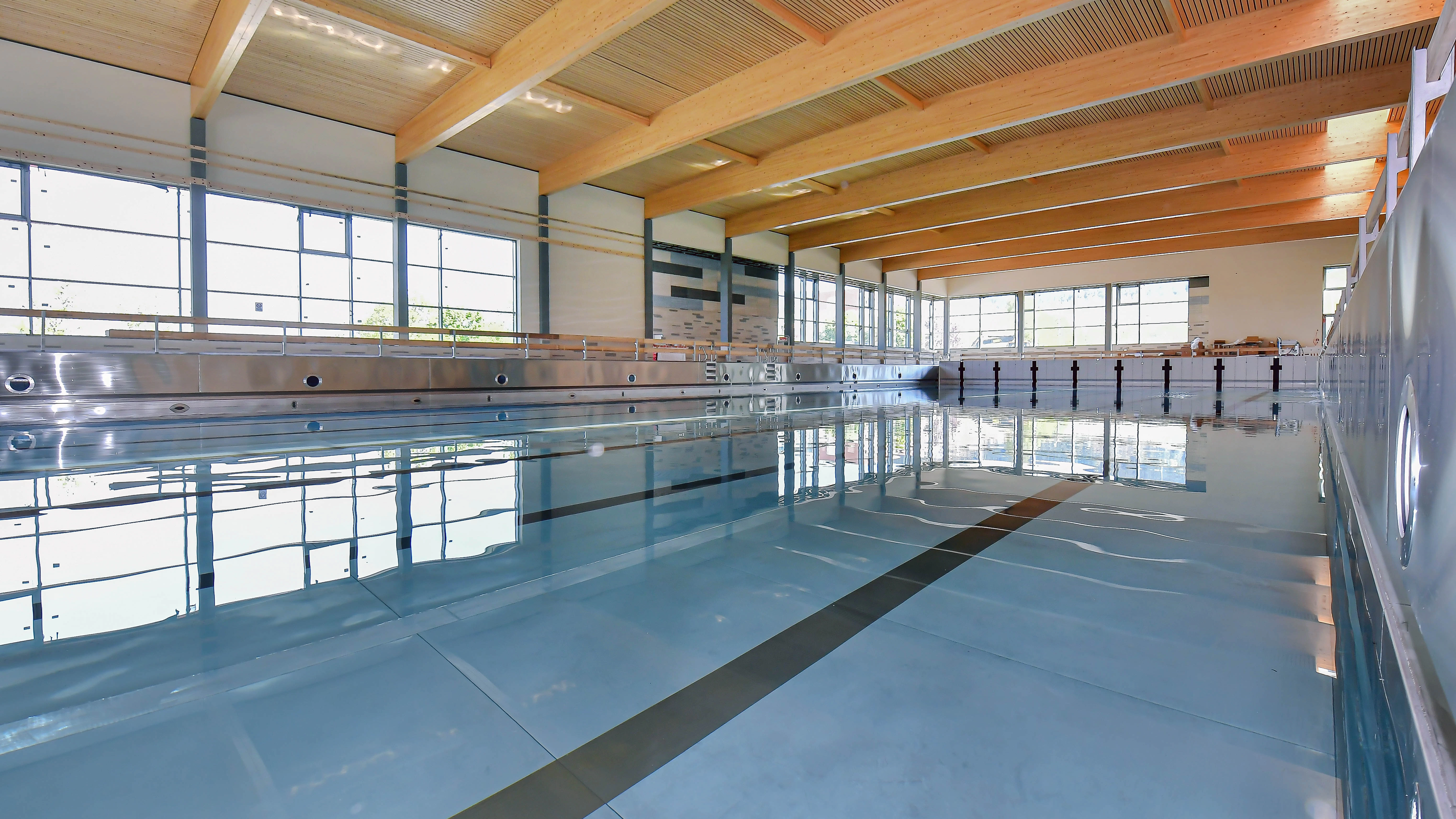 Innenansicht der neuen Sportschwimmhalle