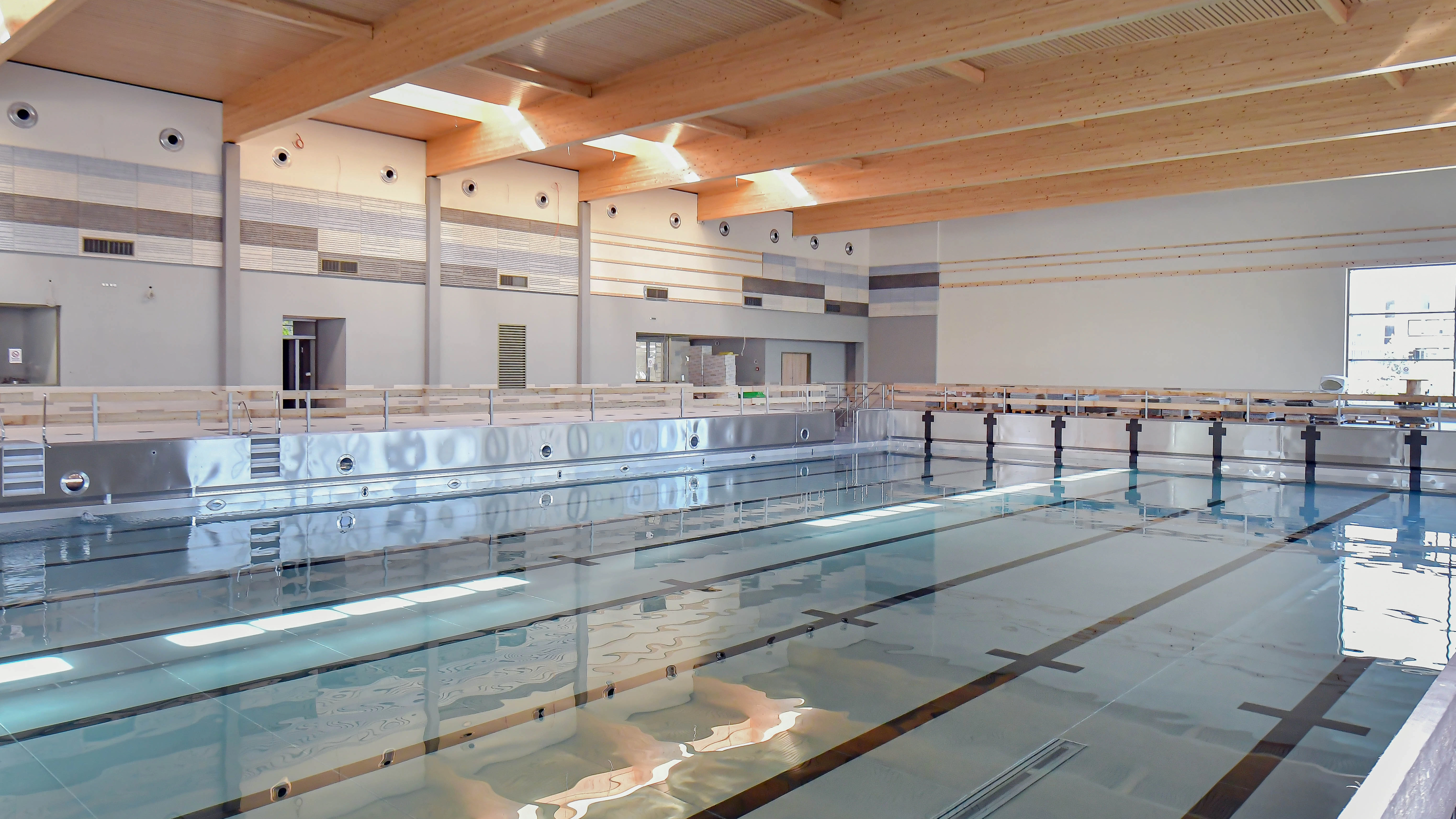 Becken Sportschwimmhalle