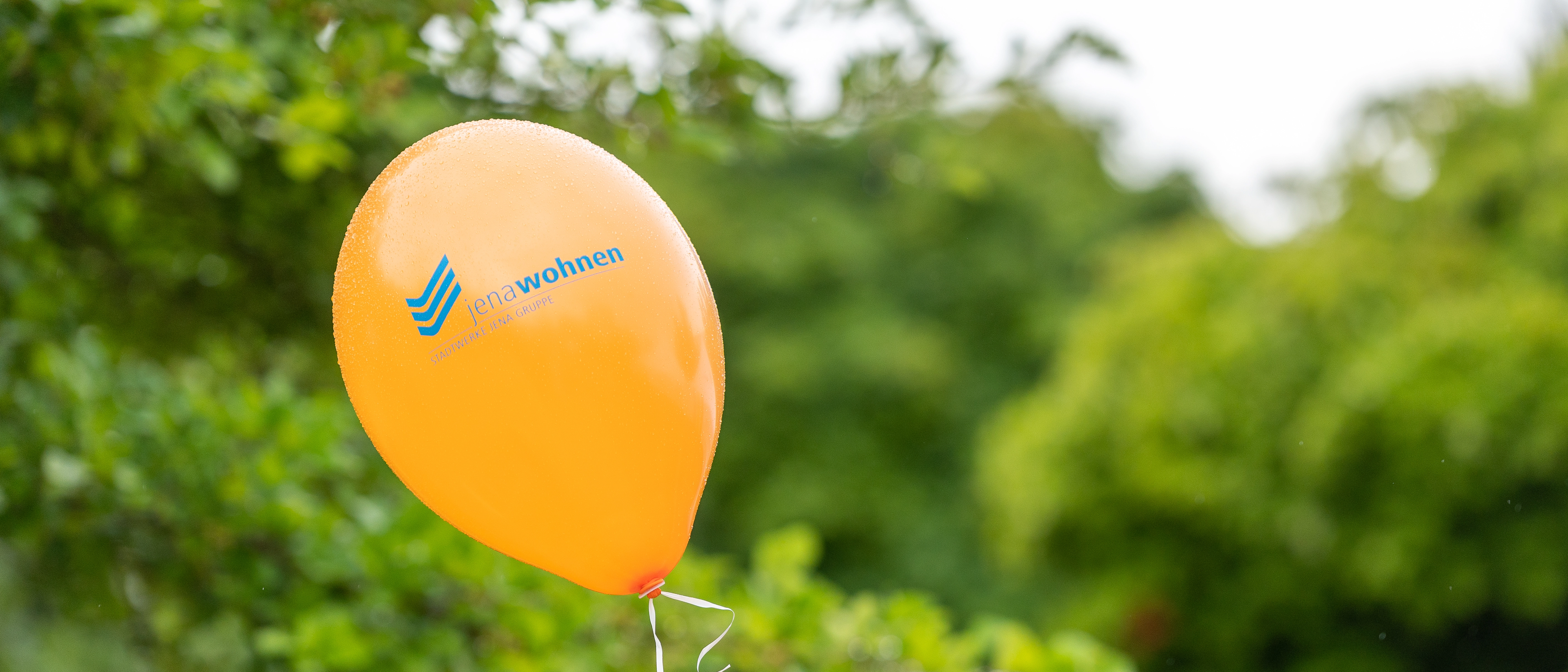 Fliegender jenawohnen-Ballon