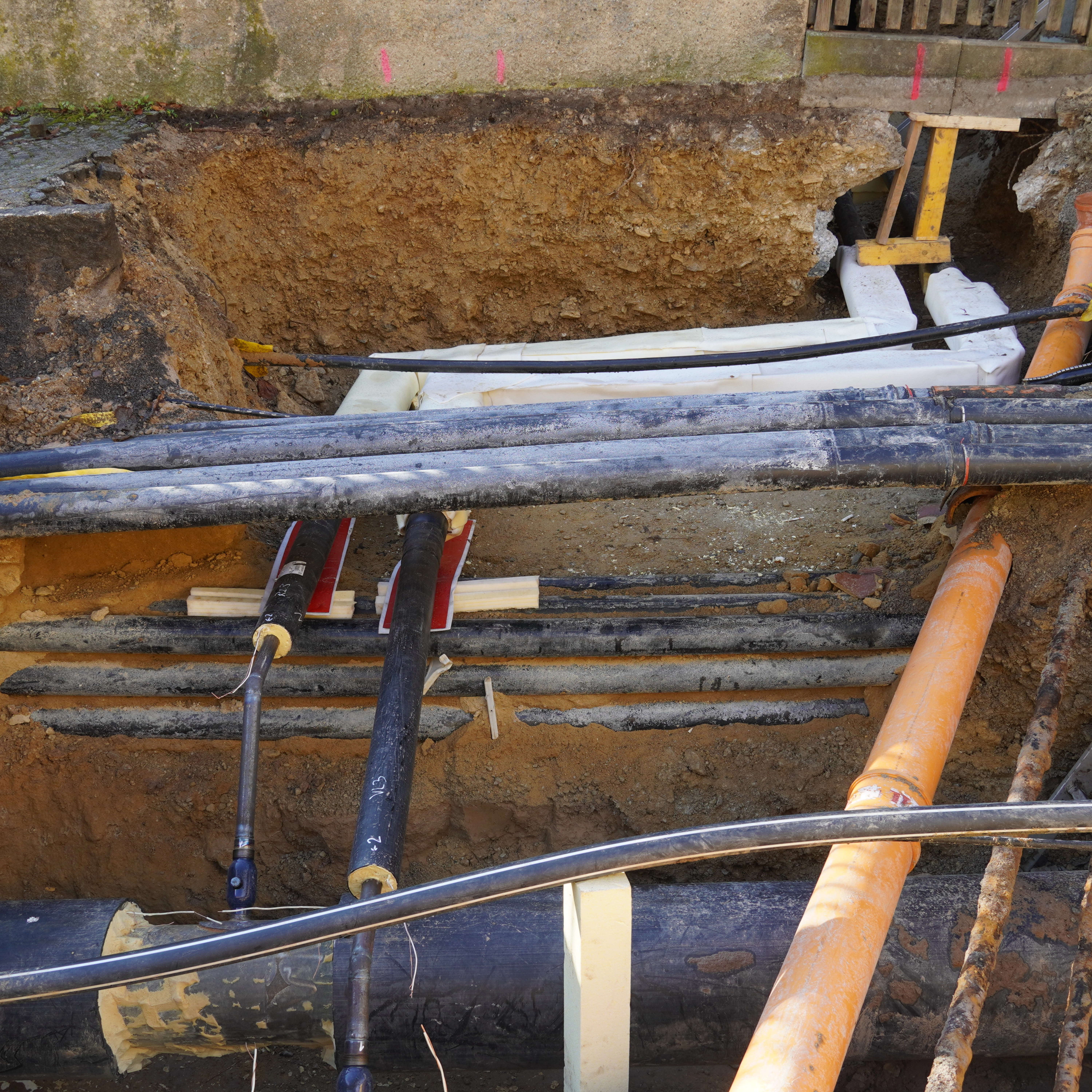 Im November 2025 wurde die Straße für drei Wochen gesperrt, um rund 25 Meter neue Fernwärmeleitung zu verlegen und das Haus anzuschließen. 