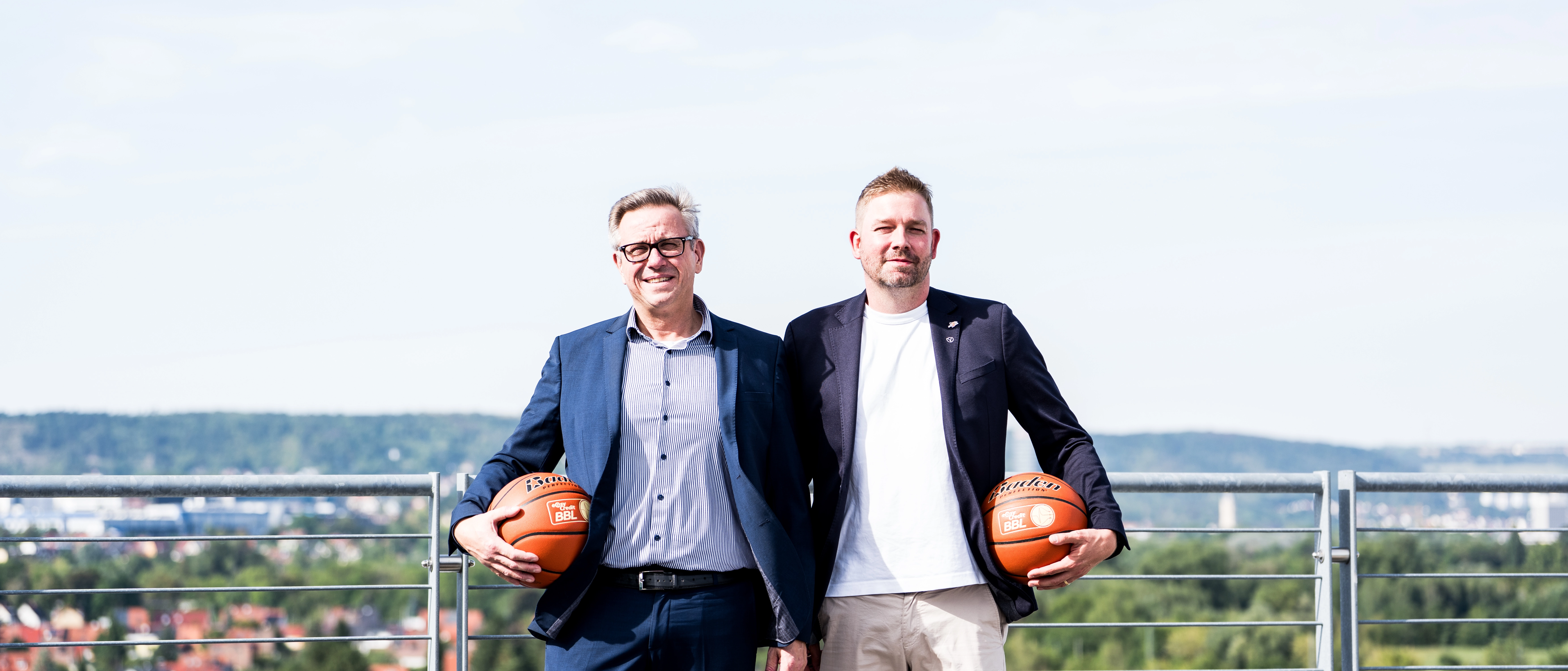 Energie-Geschäftsführer André Sack und Baskets-Geschäftsführer Benjamin Engelhardt