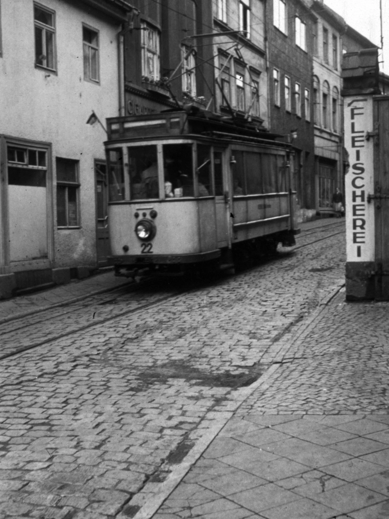 Triebwagen 22 fährt 1962 durch die Wagnergasse. 