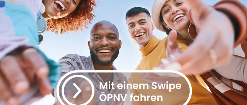 Vier junge Leute schauen in die Kamera und halten jeweils eine Hand in die Richtung der Kamera. Vier junge Leute schauen in die Kamera und halten jeweils eine Hand in die Richtung der Kamera.
