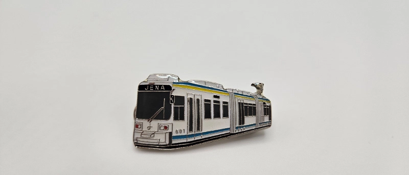 Ein Pin mit der Straßenbahn GT6M. Ein Pin mit der Straßenbahn GT6M.