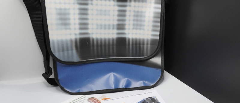 Umhängetasche aus JNV-Werbebanner