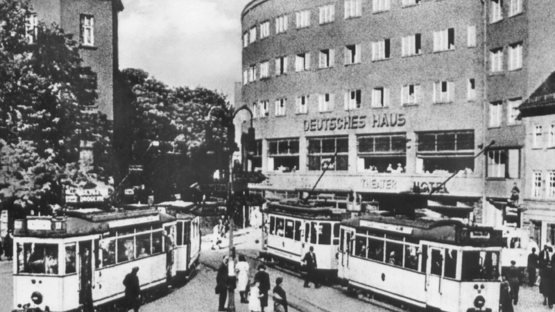 Gotha-Bahnen auf dem Holzmarkt um 1940.