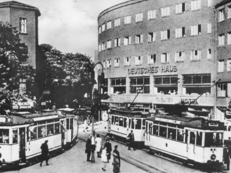 Gotha-Bahnen auf dem Holzmarkt um 1940.