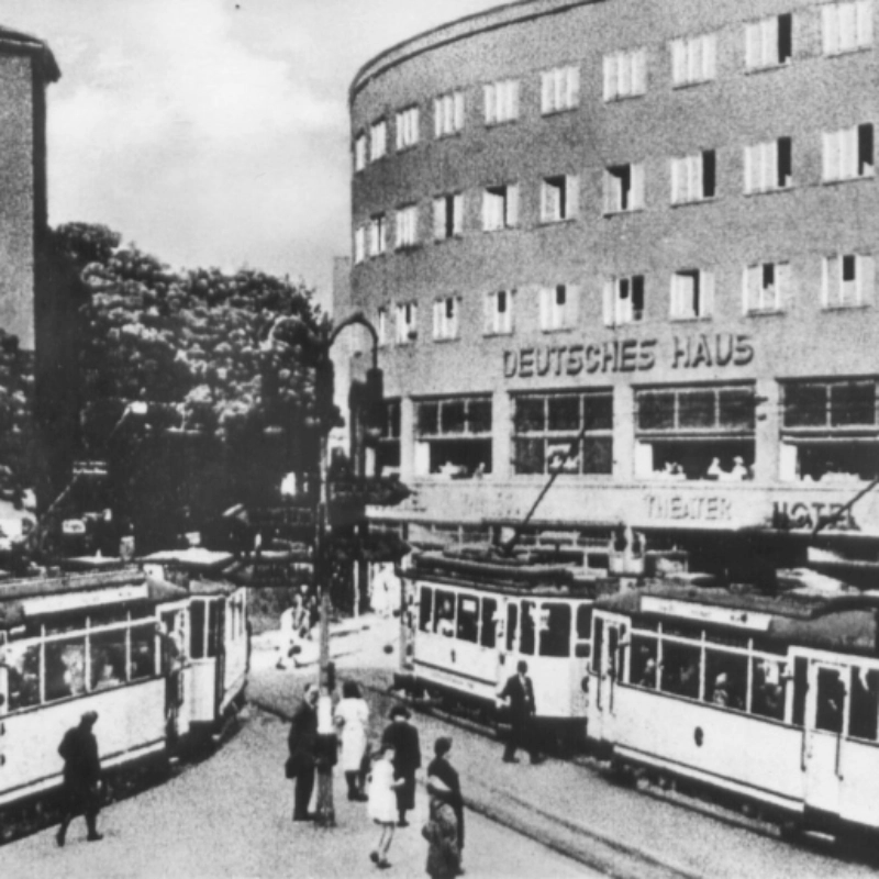Gotha-Bahnen auf dem Holzmarkt um 1940.