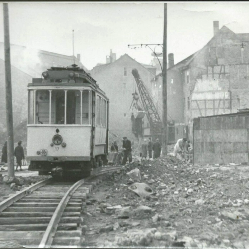 Triebwagen 17 auf dem "Trümmergleis" 1945/1946.